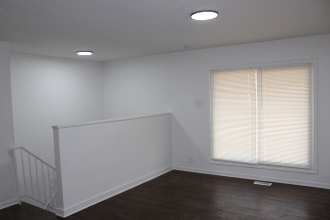 Building Photo - Spacious and inviting 5-bedroom, 2.5-bath home located in Kansas City, MO