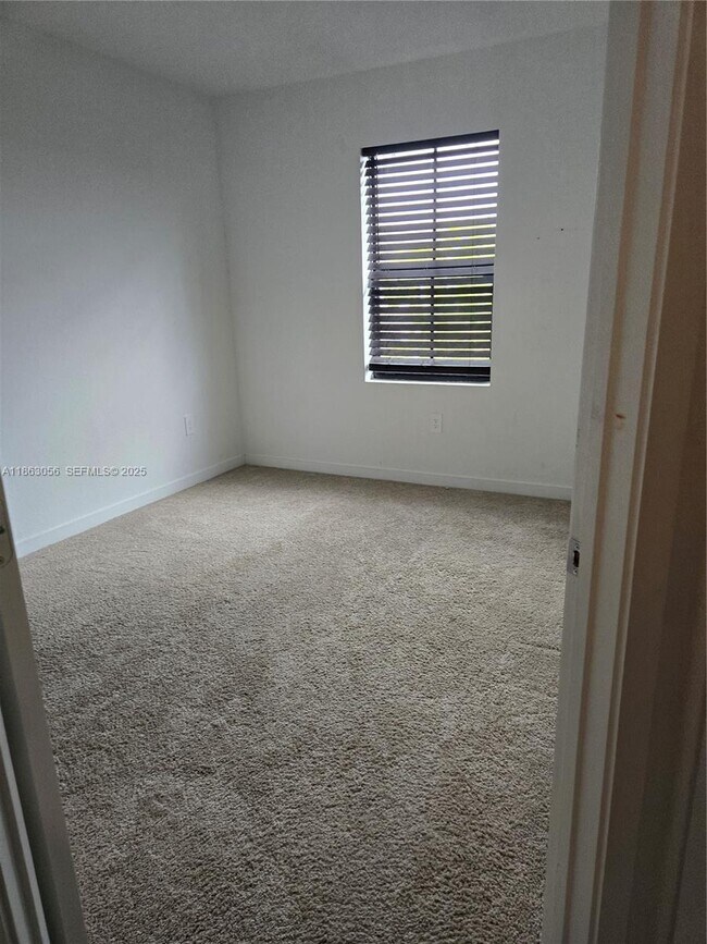 Building Photo - 490 NE 12th St