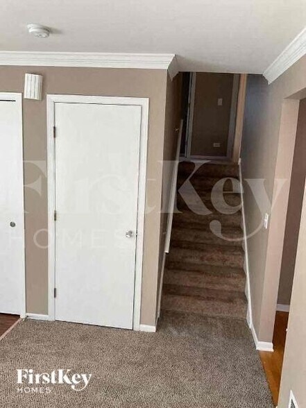 Building Photo - 28W560 Bolles Ave