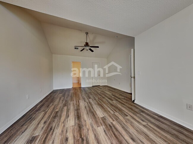 Building Photo - 11 Lake Linden Ct