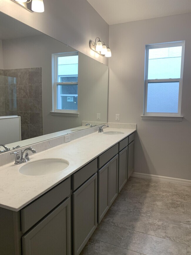 Building Photo - 5563 Sabal Dr