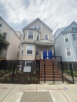 Building Photo - 3840 W Diversey Ave