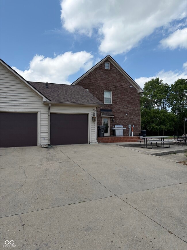 Building Photo - 10211 Hidden Mdw Ln