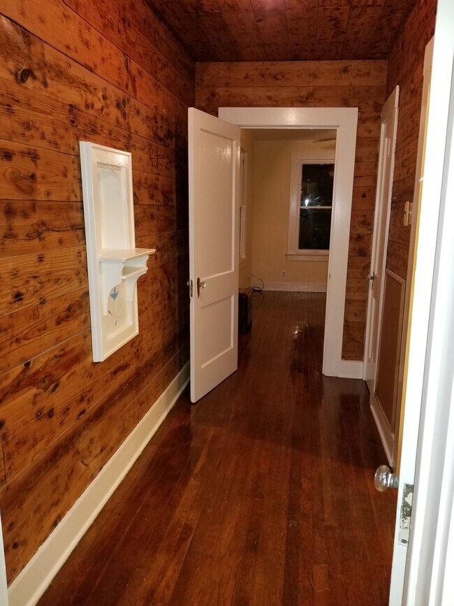 Building Photo - 922 Howard St