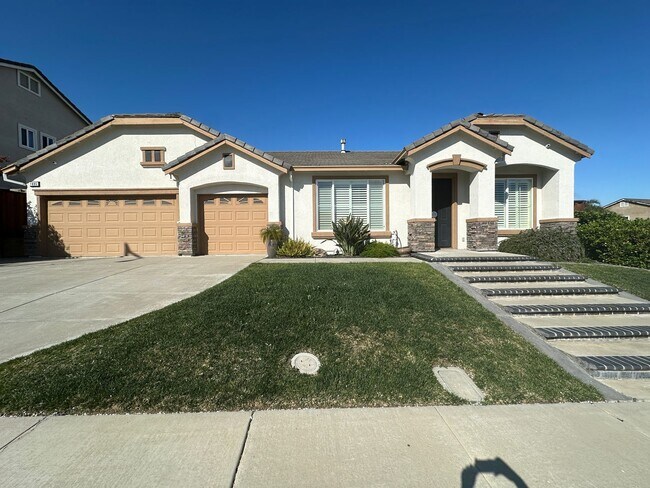 Primary Photo - Gorgeous 4 Bedroom with Backyard Oasis wit...