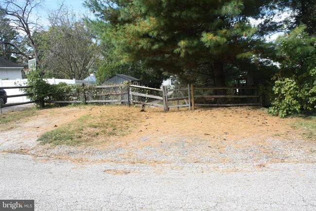 Building Photo - 820 W Bridge St