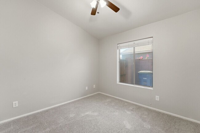 Building Photo - Welcome to this well-maintained 3-bedroom, 2-bath home in Gilbert, AZ!