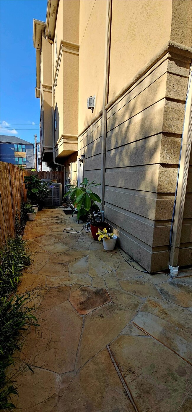 Building Photo - 317 Birdsall St