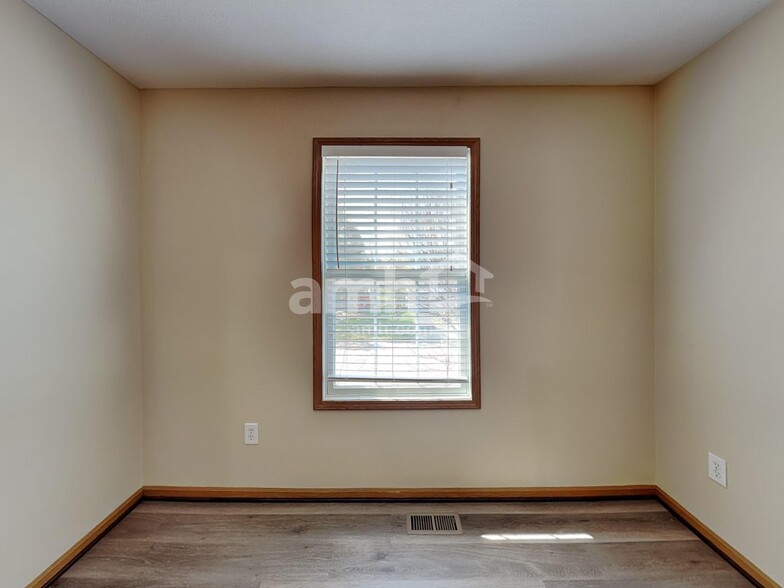 Building Photo - 219 Hayfield Dr