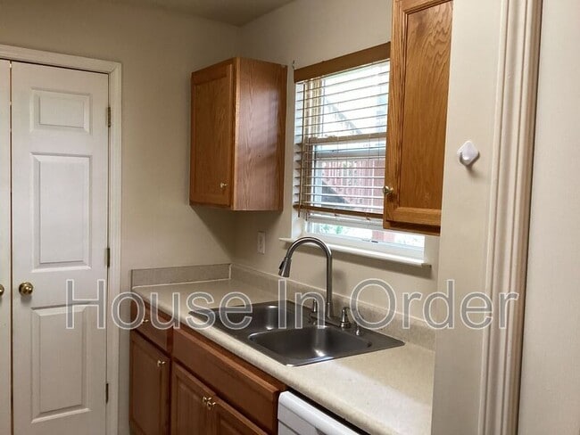 Building Photo - 703 Olde Covington Way