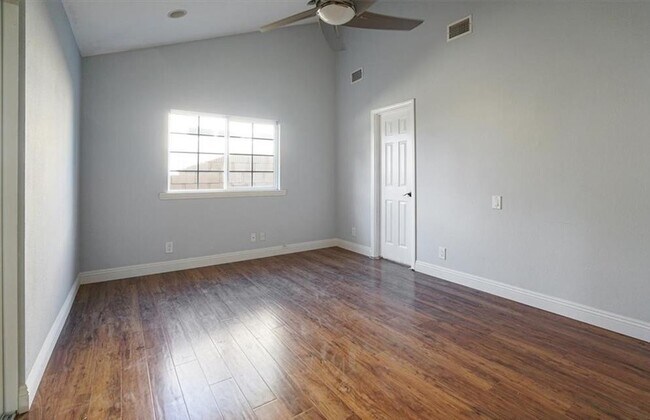 Building Photo - 24121 El Tiradore Cir