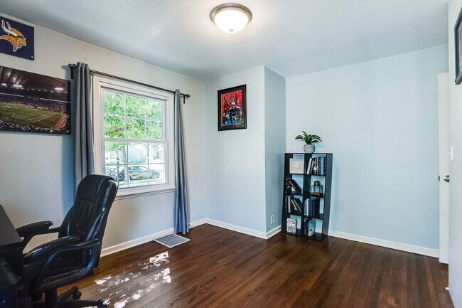 Building Photo - 3020 Maryland Ave S