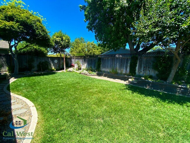 Building Photo - 4346 Glenmont Dr