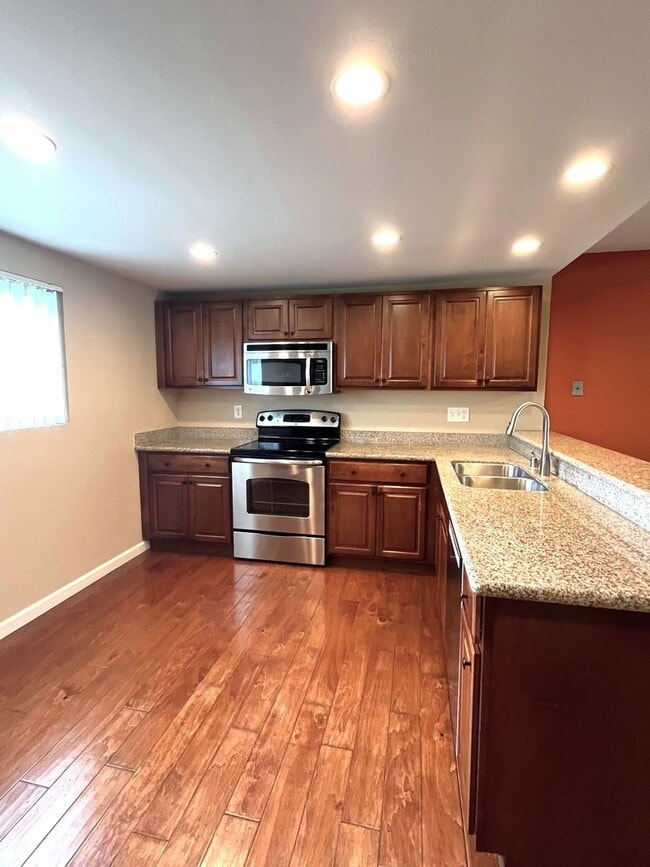 Building Photo - Great townhome in Del Cerro!