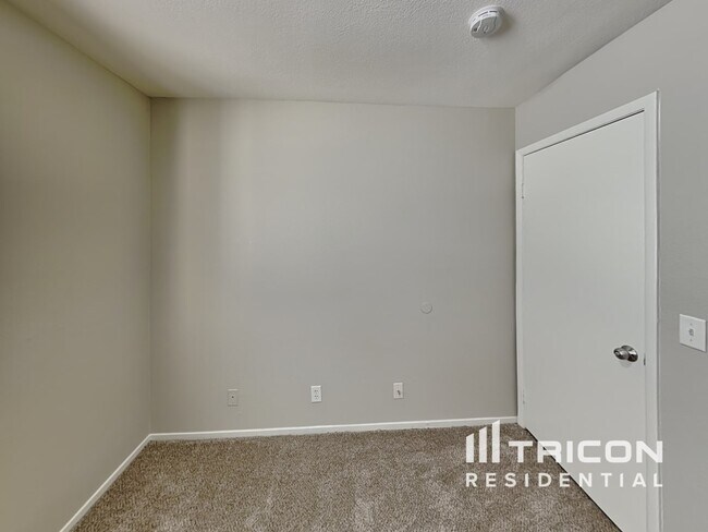 Building Photo - 5723 Deer Valley Dr