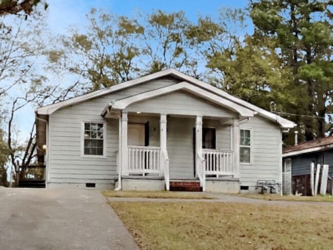 Building Photo - 593 Cedar Ave NW