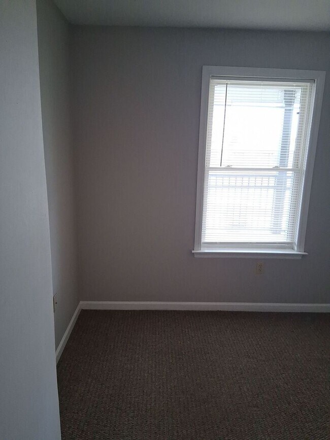 Building Photo - Laurel Station - 3BR/2BA Condo in Fort Sanders available for FALL 2026! Rent includes TWO assigne...