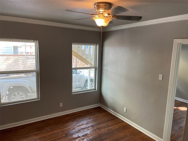 Building Photo - 204 E 30th St