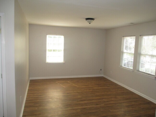 Building Photo - Ranch home minutes from uptown Charlotte