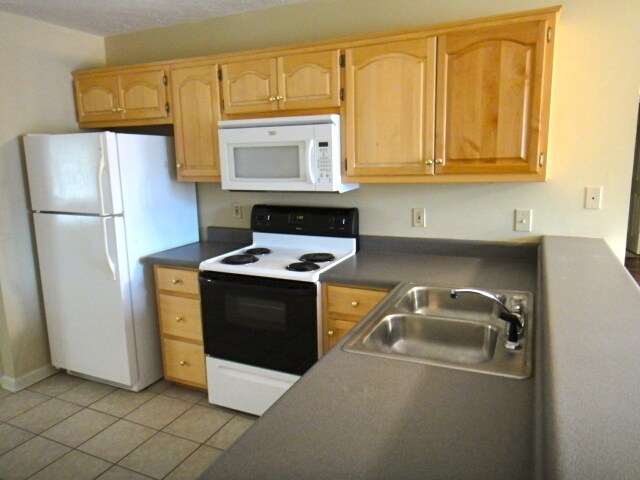 Building Photo - Longview Ct this Fall!