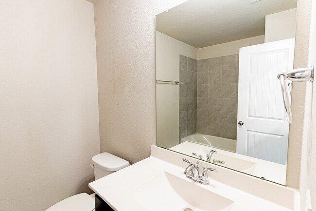 Building Photo - 1834 Brady Shores Dr