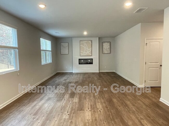 Building Photo - 693 Summerwood Ln