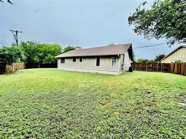 Building Photo - 1611 Onion Creek Village Dr