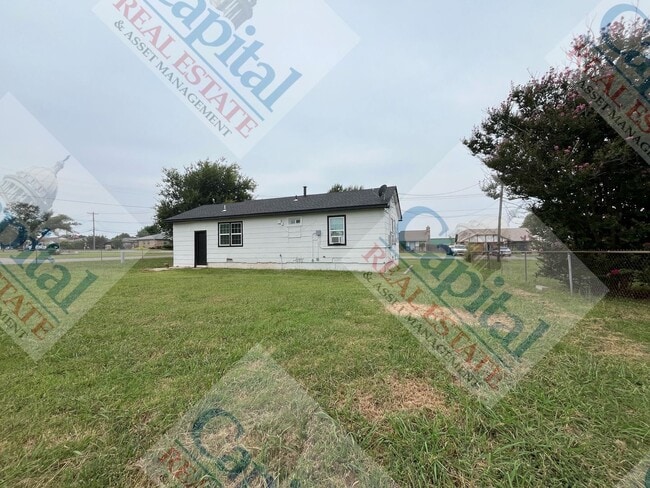 Building Photo - Charming 2 Bedroom w/ Move in Special