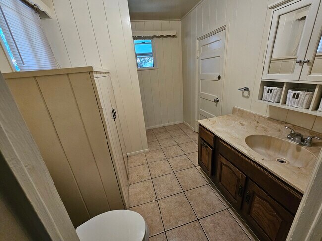 East Wing Bathroom - 3851 Oakdale St