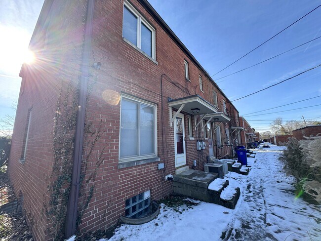 Building Photo - 2030 Harwitch Rd