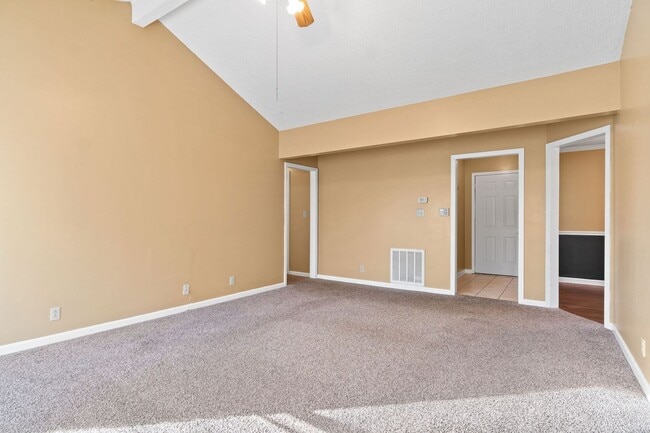 Building Photo - Quiet home near Fort Campbell- Waiting for you to call home