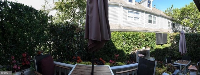 Building Photo - 10 Caravel Ct