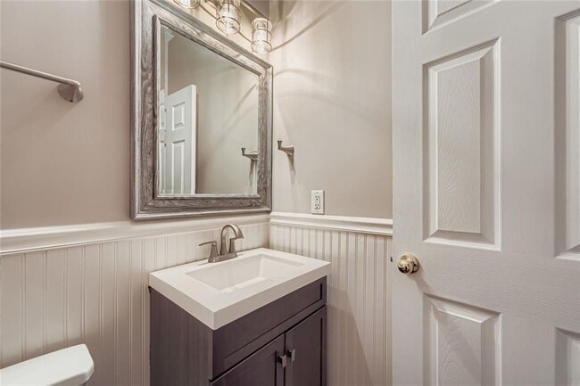 Building Photo - 5155 Courton St