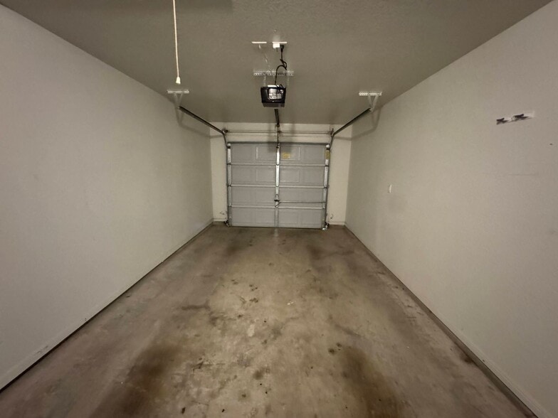 Building Photo - 1204 Cinch Dr