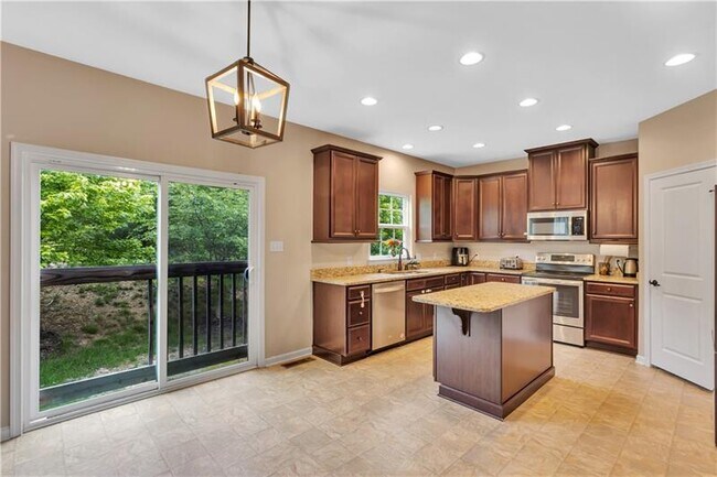 Building Photo - 207 Eddie Lewis Dr