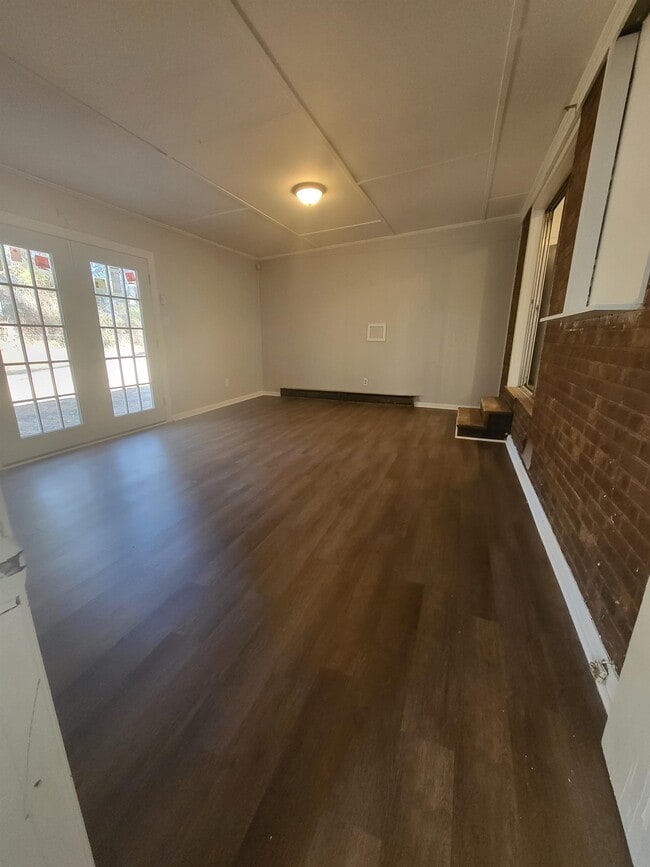 Building Photo - 757 Goodyear Dr