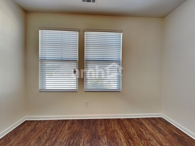 Building Photo - 15 Crabapple Cir