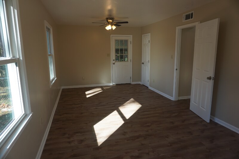 Building Photo - 641 Glenwood Dr