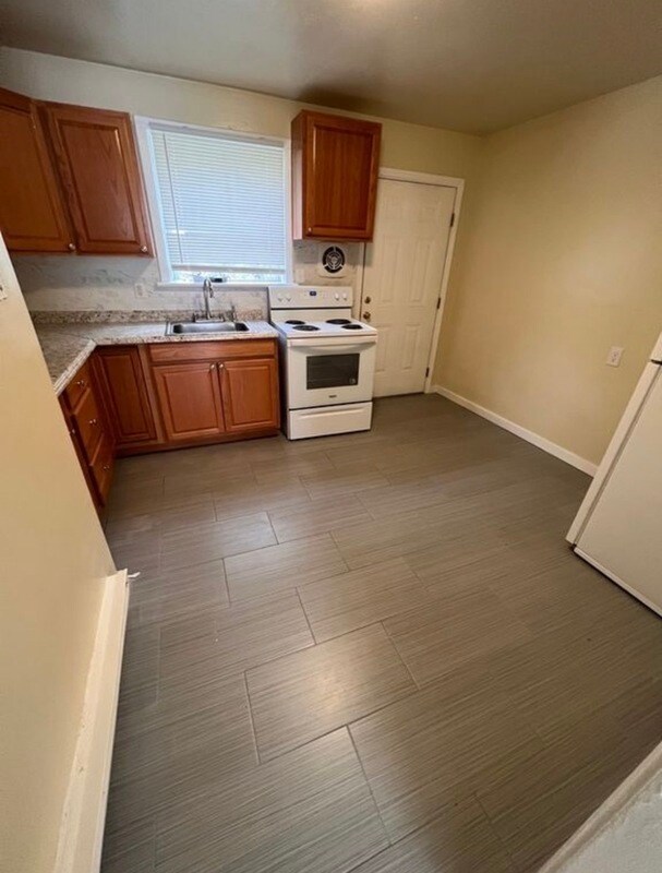 Building Photo - 2603 5th Ave