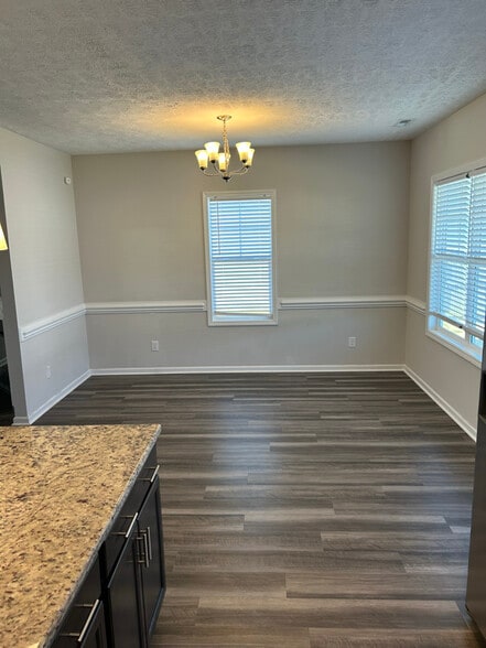 Building Photo - 512 Loom Dr