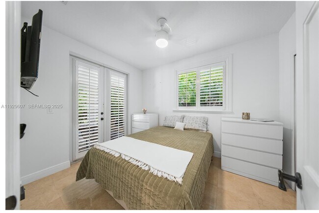 Building Photo - 3922 SW 60th Ave