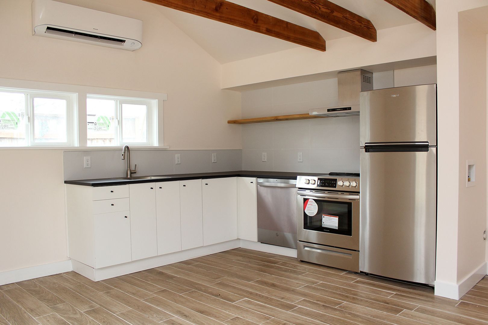 Building Photo - 4135 NE 72nd Ave.