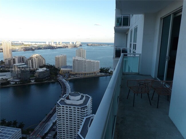 Building Photo - 950 Brickell Bay Dr