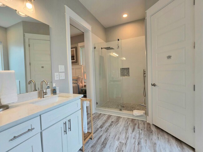Building Photo - 8088 Carmel Cir