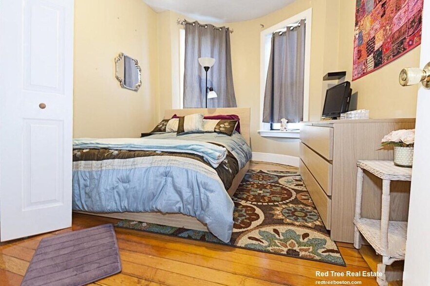 Building Photo - 19 Highgate St