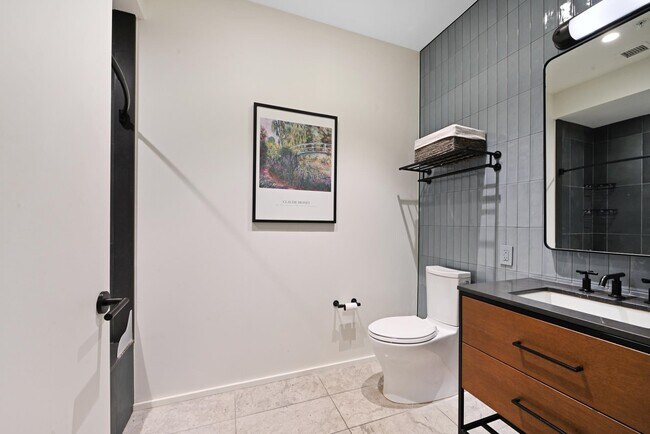 Building Photo - 1425 Hudson St