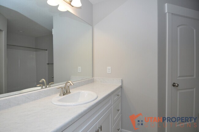 Building Photo - 13012 S Oberon Ln