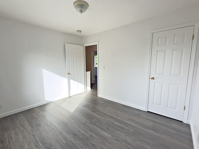 Building Photo - 6731 SE Fern Ave