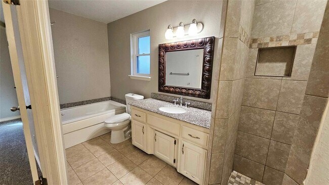 Building Photo - 1212 Knights Bridge Rd