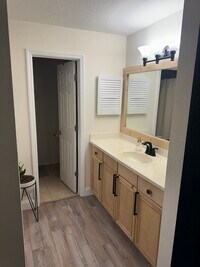 Building Photo - 5 Arbor Club Dr